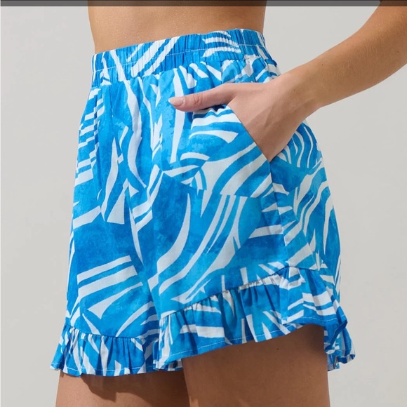 SugarLips Canton Tropics Daniela Ruffle High Waisted Shorts & Ramy Top Set - Picture 4 of 11